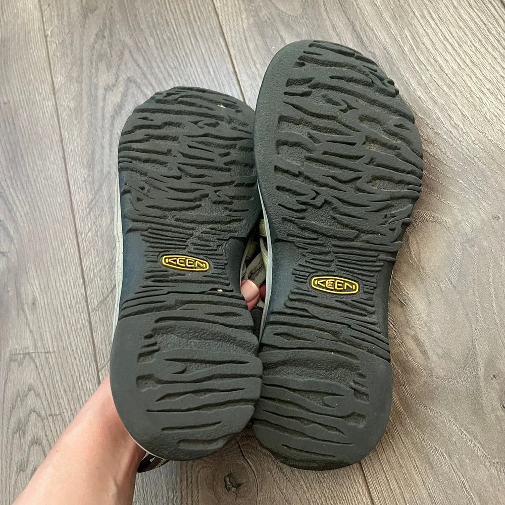 Keen Whisper Waterproof Sandals Womens 9 Sage Green Gray Hiking Water Shoes